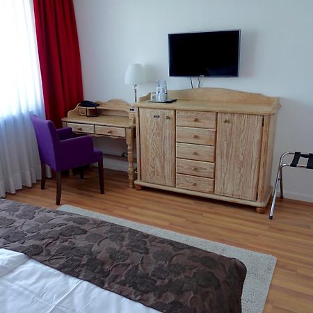 Stadthotel Langenfeld ランゲンフェルト エクステリア 写真