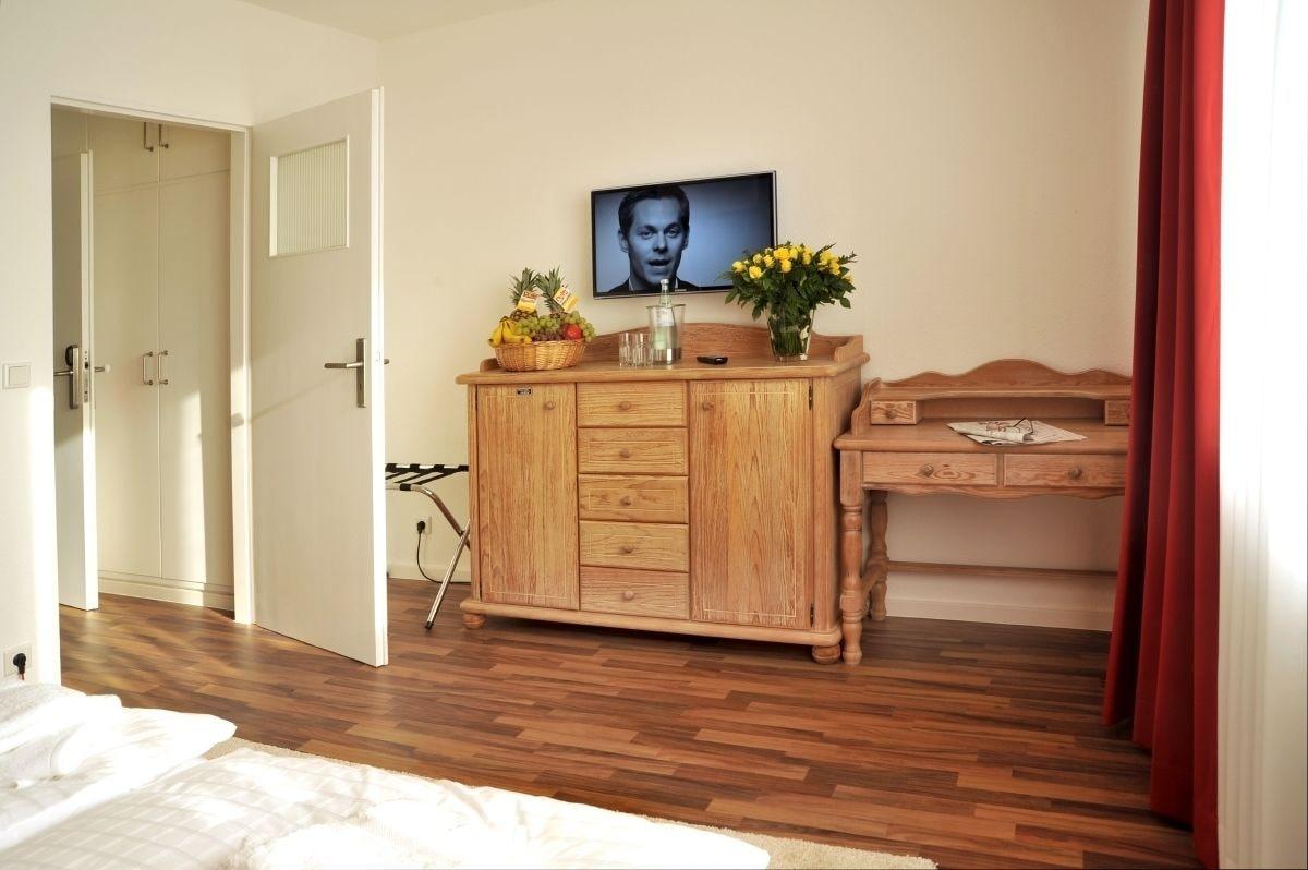 Stadthotel Langenfeld ランゲンフェルト エクステリア 写真
