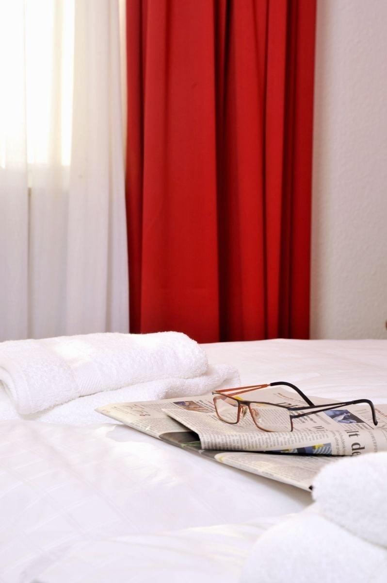 Stadthotel Langenfeld ランゲンフェルト エクステリア 写真