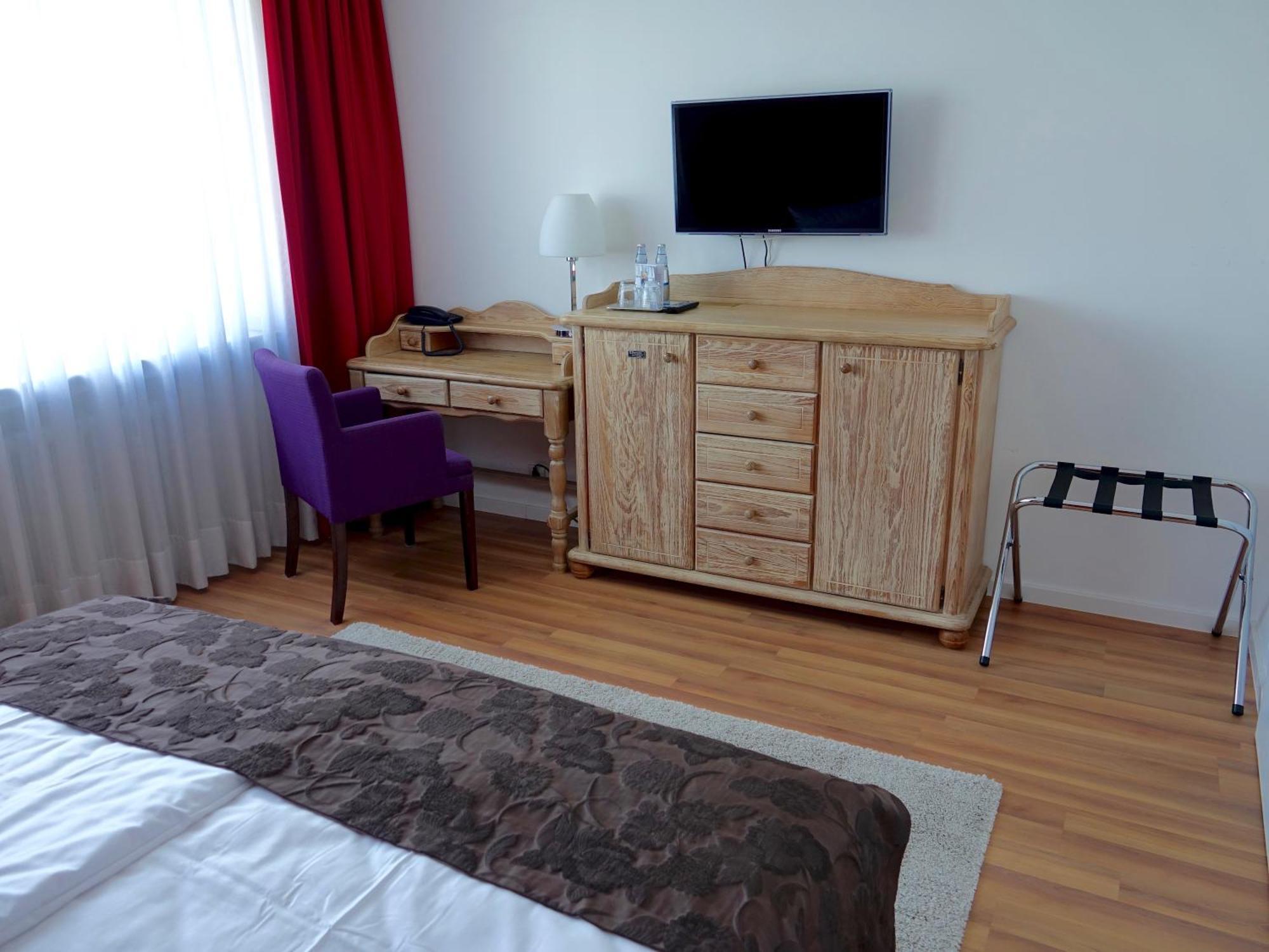 Stadthotel Langenfeld ランゲンフェルト エクステリア 写真