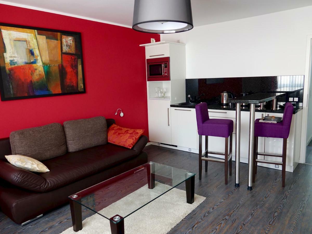 Stadthotel Langenfeld ランゲンフェルト エクステリア 写真